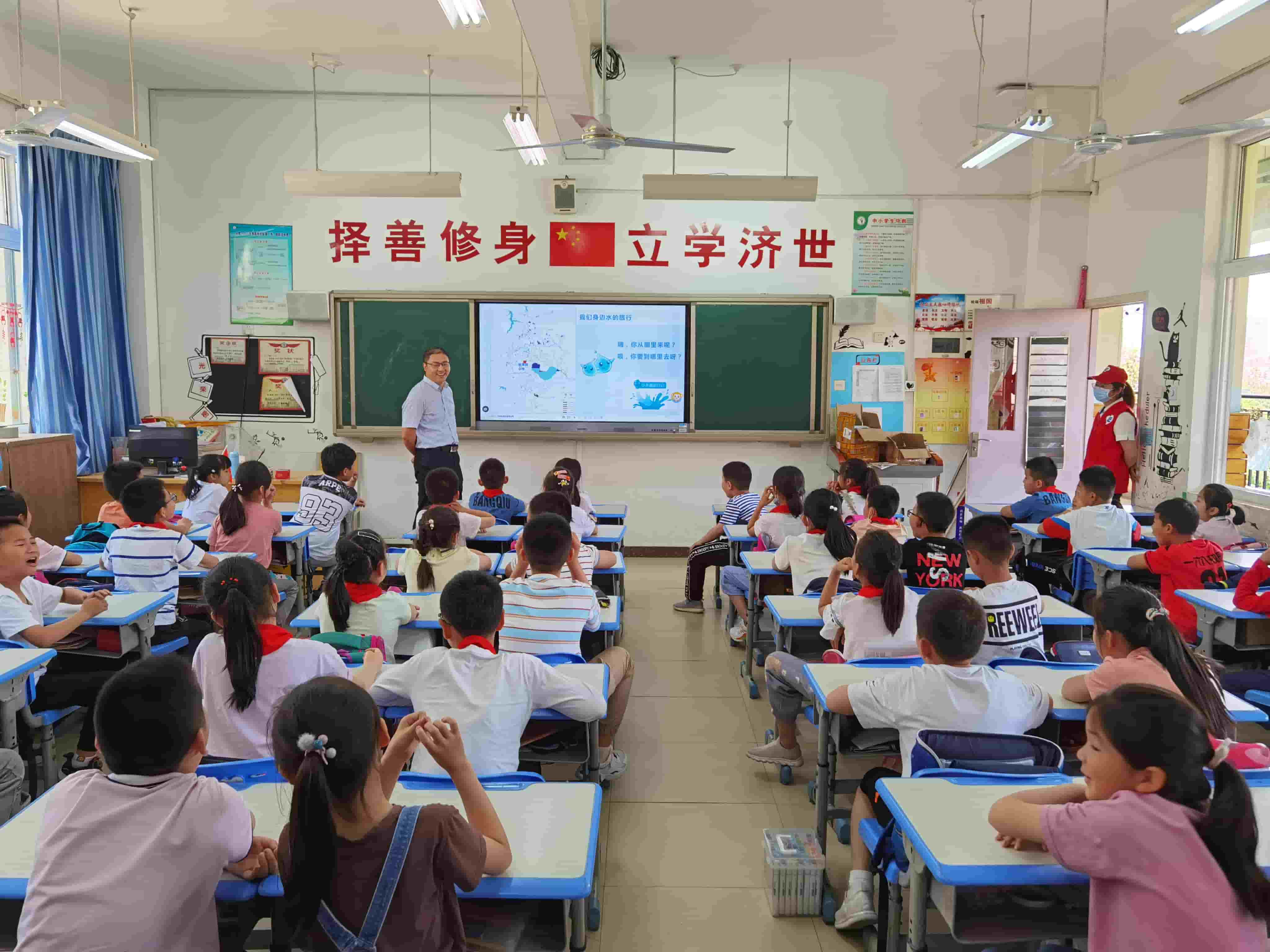 2021年6月4日，東華科技志愿團隊槍王一六八玫瑰園小學開展“青春志愿行，環(huán)保進課堂”活動（2）